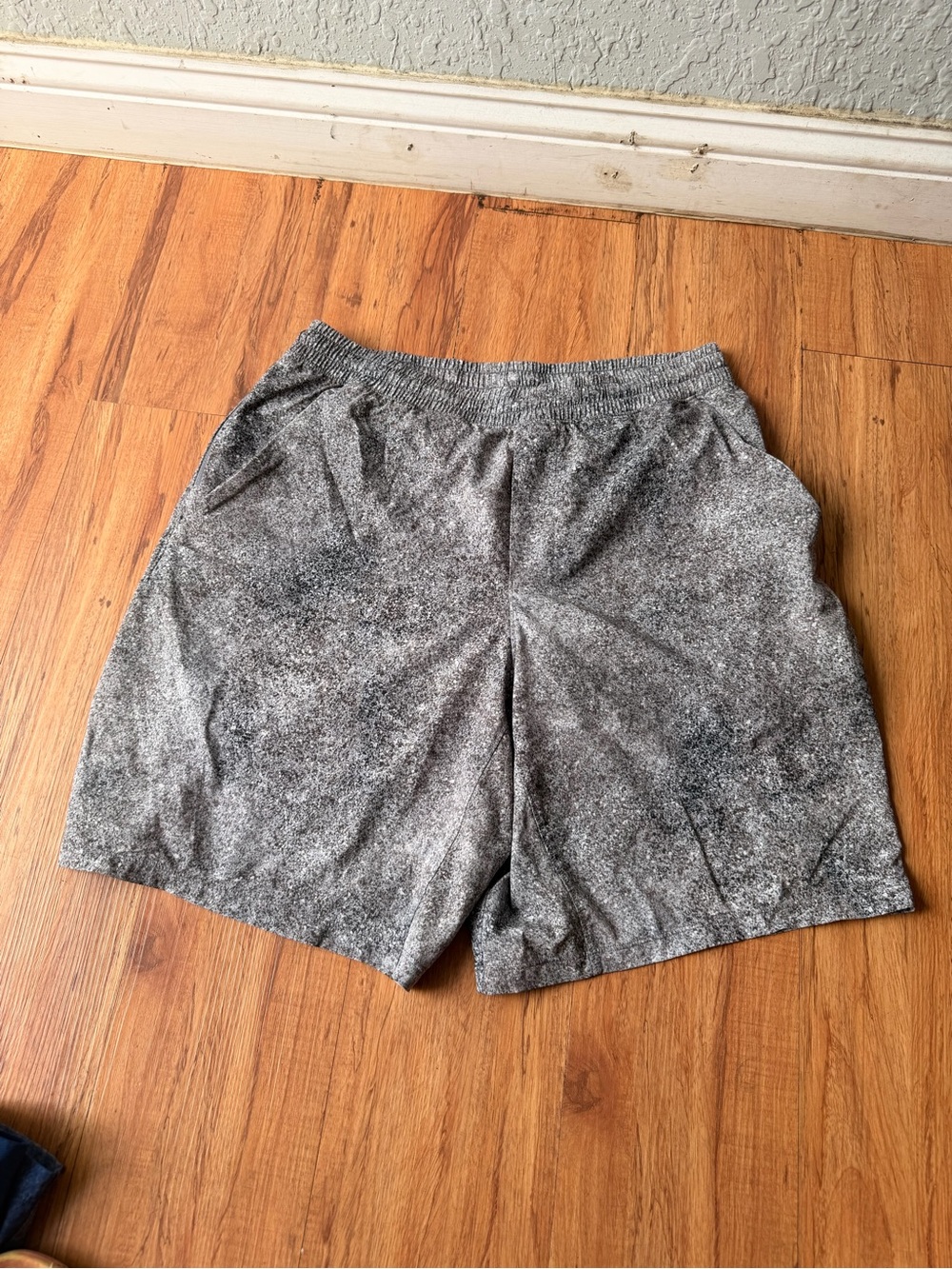 lululemon athletica Men's Marled Gray Performance Shorts